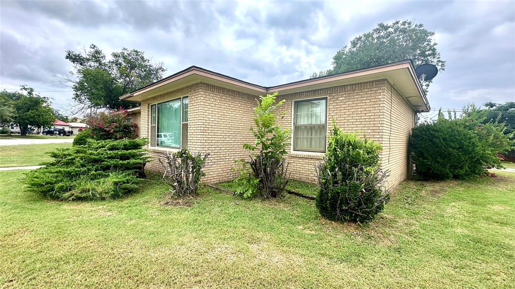 1611 Live Oak Street