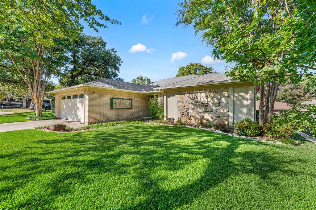 1704 Indian Oaks Court
