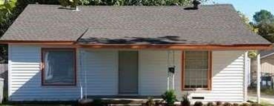 This is an AS IS home. The house is a comfortable starter home. It has a long driveway with access to the back yard.
The central air conditioning & heating system was installed within the last 5 years and has been maintained annually. The floor's vinyl was also installed within 5 years. The roof was replaced within 5 years. New kitchen countertop. Washer and dryer hookup for top and bottom design.
The neighbor is great.