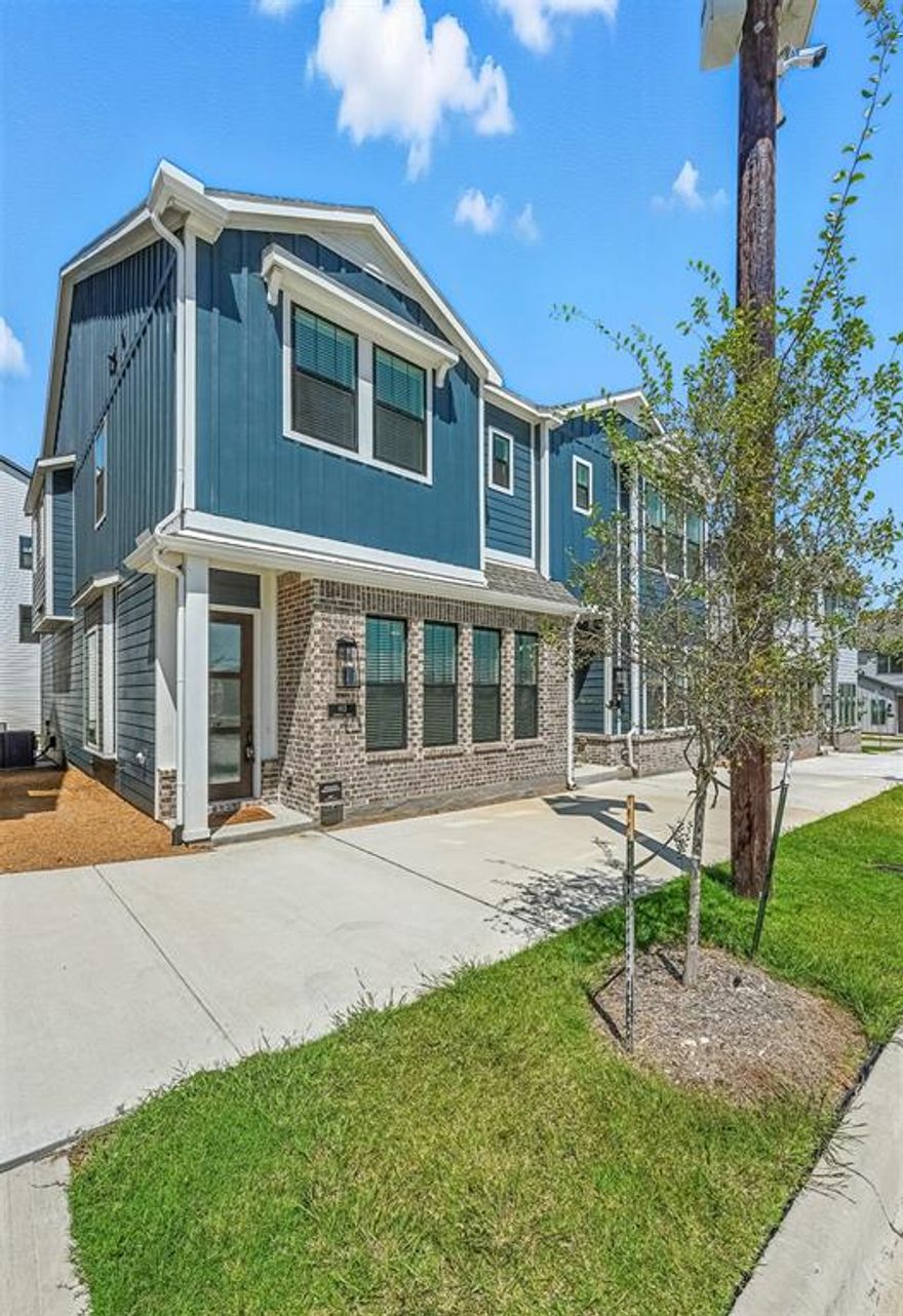 **Security deposit options: PAY A REFUNDABLE CASH DEPOSIT IN FULL OR PAY A MONTHLY FEE IN LIEU OF CASH DEPOSIT UPON APPROVAL**