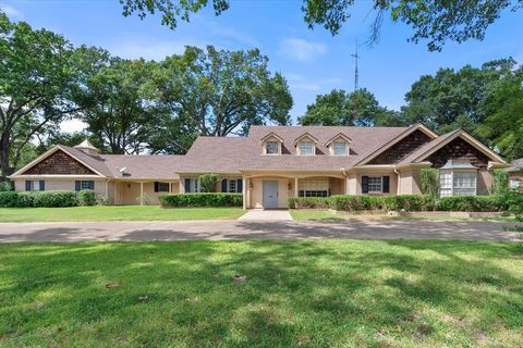 A home in Corsicana