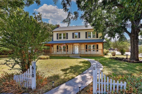 Photo of 610 S Lee Street, Valley View, TX 76272 (MLS # 21362255)