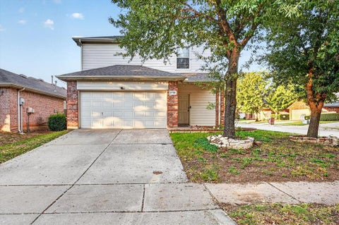 Photo of 2700 Mountain Lion Drive, Fort Worth, TX 76244 (MLS # 21420443)