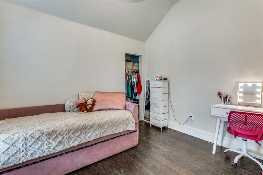 Crestwood Hollow - Residential