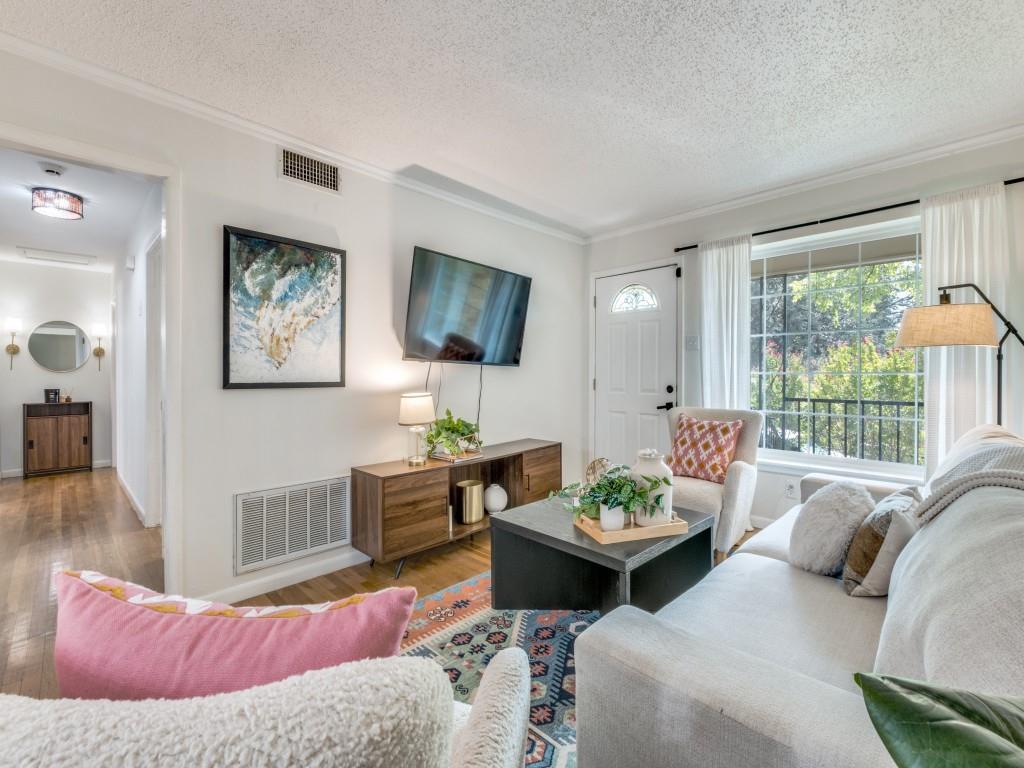 2217 Longwood Lane