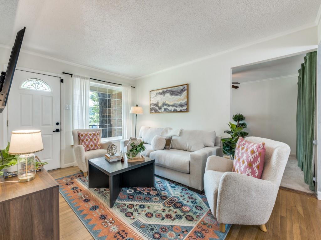 2217 Longwood Lane