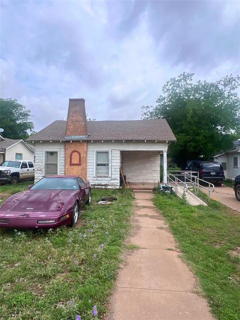 Photo of 1015 Symonds Place, Stamford, TX 79553 (MLS # 21243321)