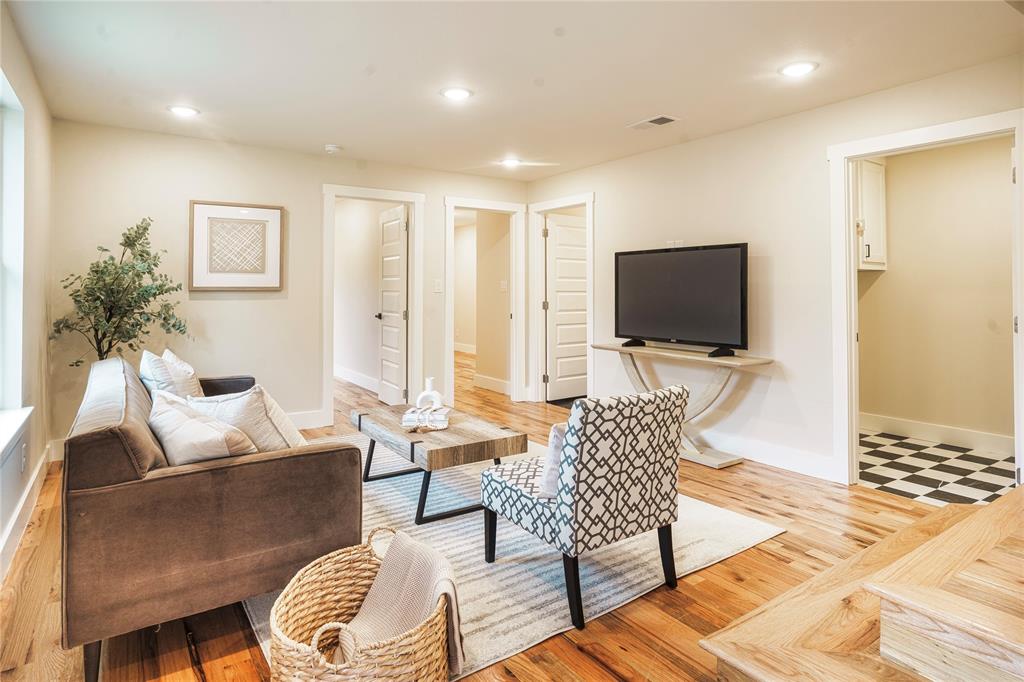 WINNETKA HEIGHTS - Residential