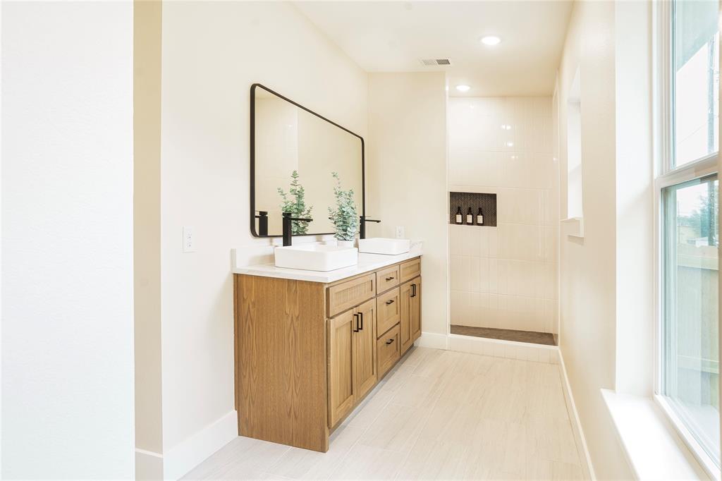 WINNETKA HEIGHTS - Residential