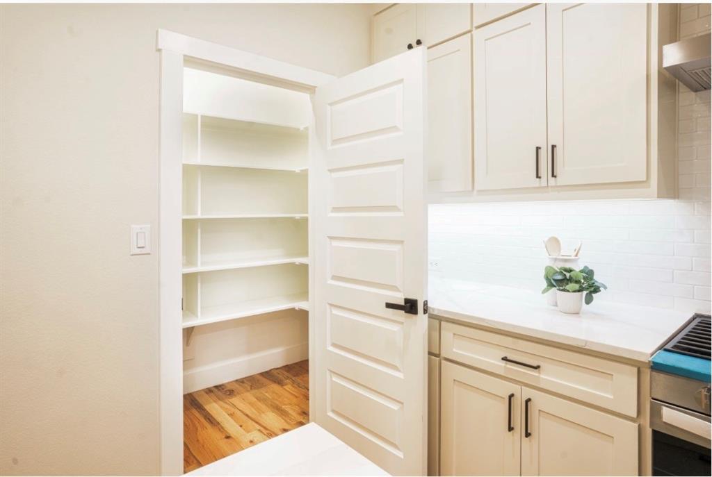 WINNETKA HEIGHTS - Residential