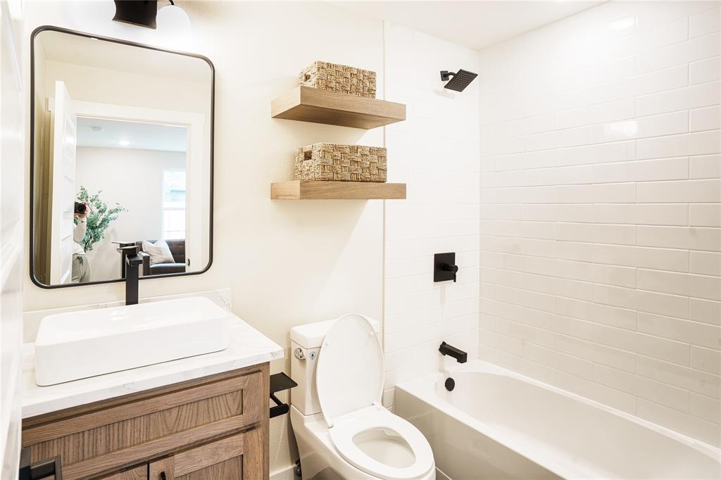 WINNETKA HEIGHTS - Residential