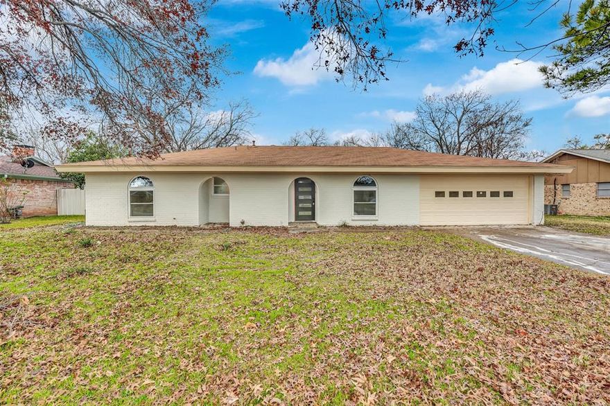 Beautifully updated 3-bedroom, 2-bath home located in a quiet neighborhood within Fort Worth ISD. This home showcases modern, chic finishes with new flooring throughout and a beautifully open-concept living room and kitchen featuring white shaker cabinets, new stainless steel appliances, a breakfast nook, and a dining area—perfect for everyday living and entertaining. Both bathrooms have been updated with new backsplash and tile work. Situated on a nicely sized lot with a large backyard and conveniently located just minutes from I-20. Don’t miss this exceptional opportunity!