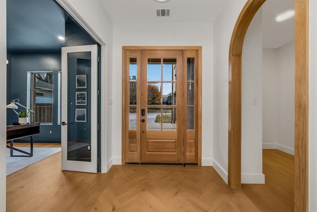 8714 San Fernando Way