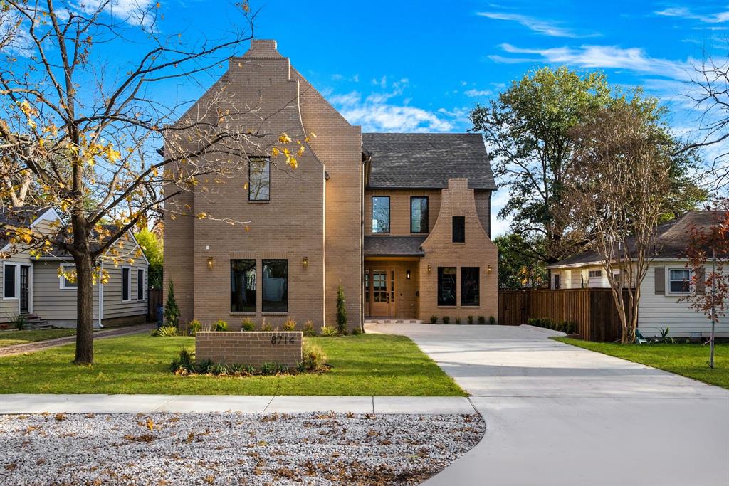 8714 San Fernando Way