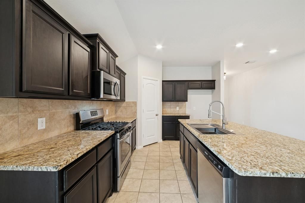 Photo of 8417 Muddy Creek Drive, Fort Worth, TX 76131 (MLS # 21215409)