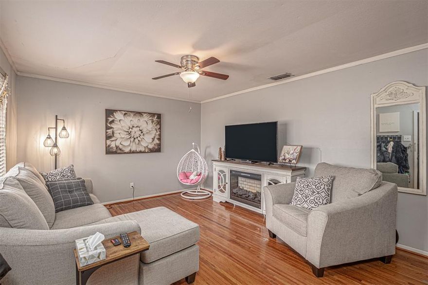 Perfect opportunity near Downtown Canton. Minor renovations currently underway to make this the perfect home. Come downsize in Canton! Huge backyard, large shade trees. Walking distance to schools and Downtown Canton. Lots of shopping and dining in the square as well as First Monday Trade Days. Maybe this could be a good Airbnb for those long, First Monday girl trips to Canton.