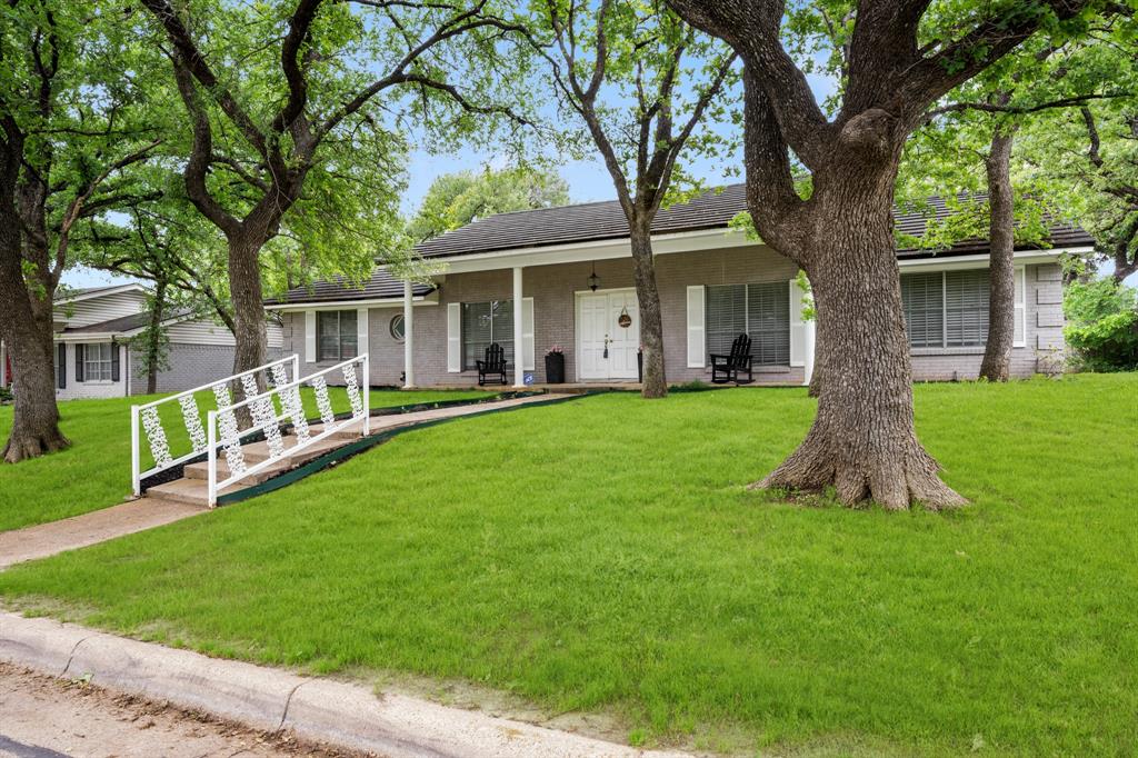 1804 W Cedar Elm Drive