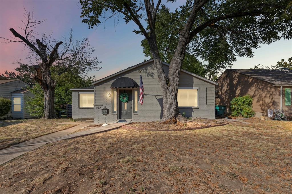 2117 W Lotus Avenue
