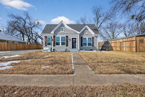 Photo of 1709 Franklin Avenue, Bonham, TX 75418 (MLS # 21175838)