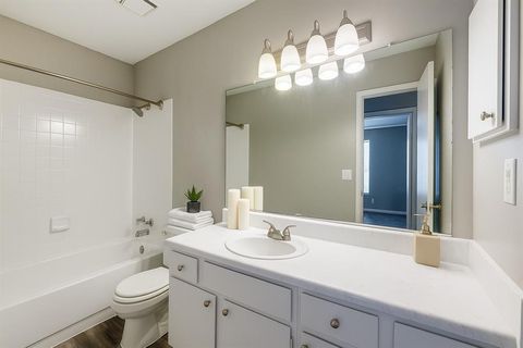 Tiny photo for 1122 Millview Drive #3101, Arlington, TX 76012 (MLS # 21100970)