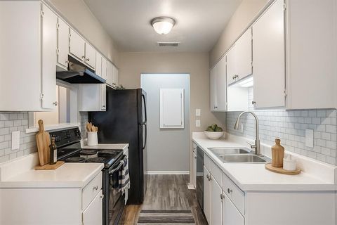 Tiny photo for 1122 Millview Drive #3101, Arlington, TX 76012 (MLS # 21100970)