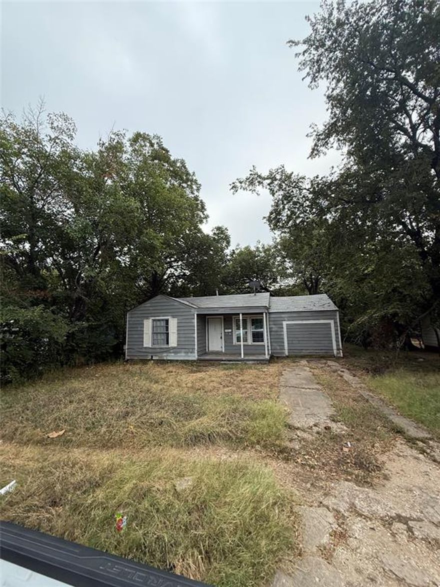 Investor opportunity in Fort Worth. This 3-bedroom, 2-bath single-story home offers approximately 939 square feet of living space and sits on a 0.165-acre lot in the Glen Park Addition. Built in 1950, the property features a functional layout with a living area, eat-in kitchen, and primary suite.

The kitchen includes a gas range, dishwasher, disposal, and refrigerator. Interior features include walk-in closet space and a practical floor plan. The home is serviced by city water and city sewer and offers driveway parking.

Conveniently located with access to major roadways, shopping, and schools within Fort Worth ISD. This property presents an opportunity for investors, buyers looking to renovate, or those seeking an entry-level home.

Buyer to verify all measurements, schools, and property details.