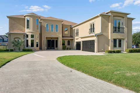 Photo of 1032 Bentwater Parkway, Grand Prairie, TX 75104 (MLS # 21347576)