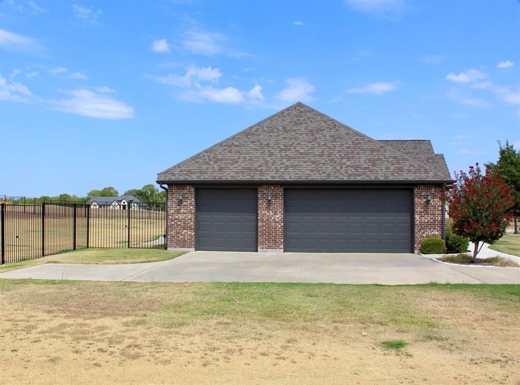 7061 Whispering Oaks