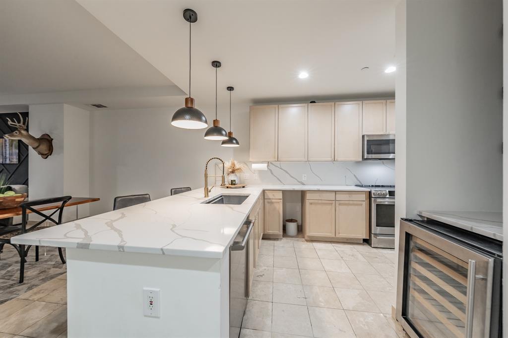 1505 Elm Street Condo - Residential