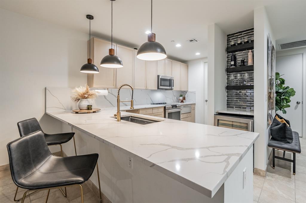 1505 Elm Street Condo - Residential