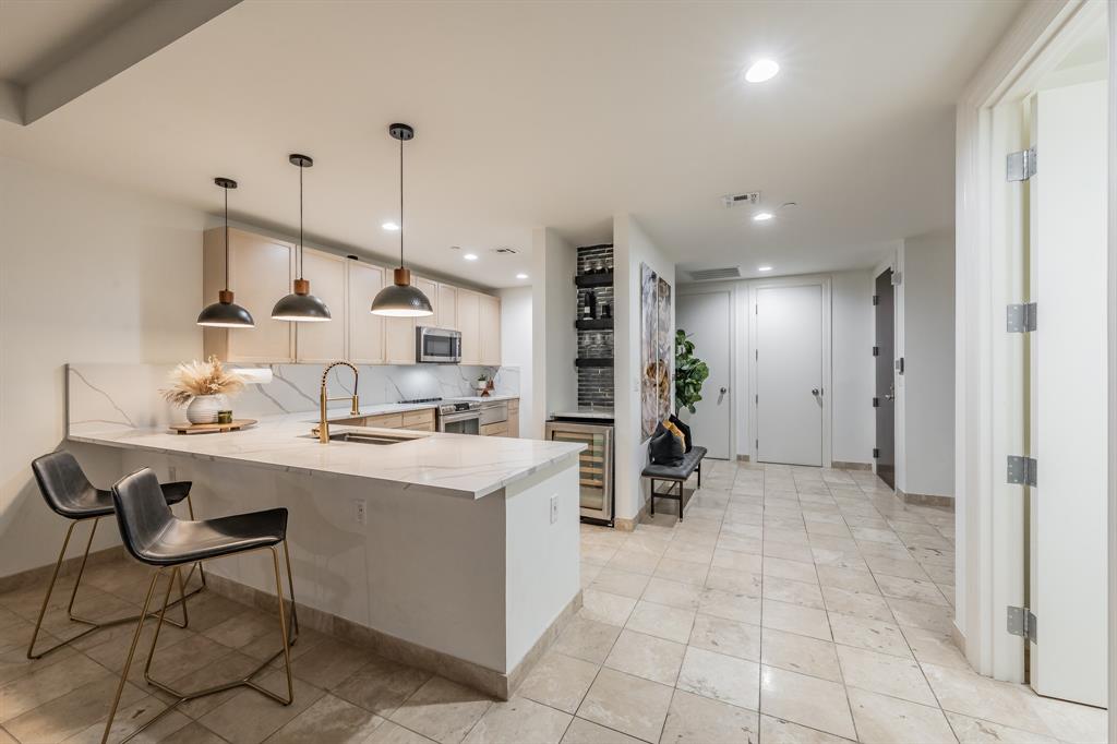 1505 Elm Street Condo - Residential