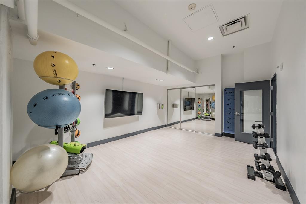 1505 Elm Street Condo - Residential