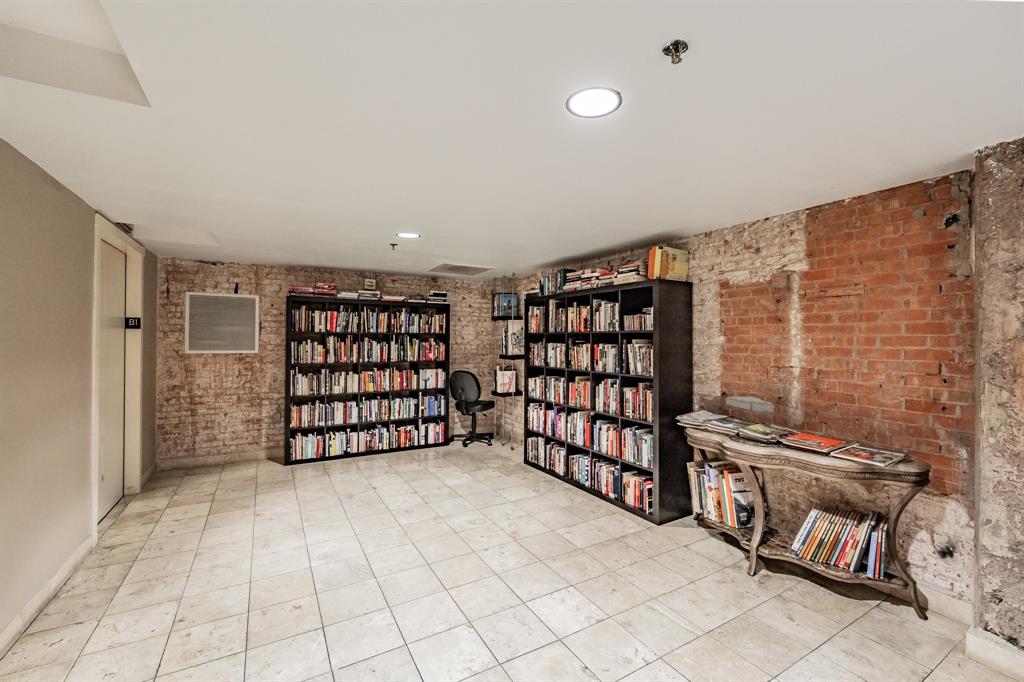 1505 Elm Street Condo - Residential