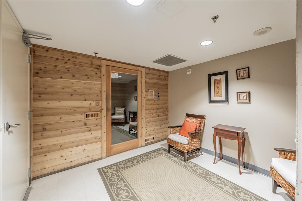 1505 Elm Street Condo - Residential