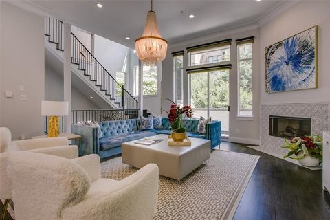 2211 Worthington Street Dallas TX 75204
