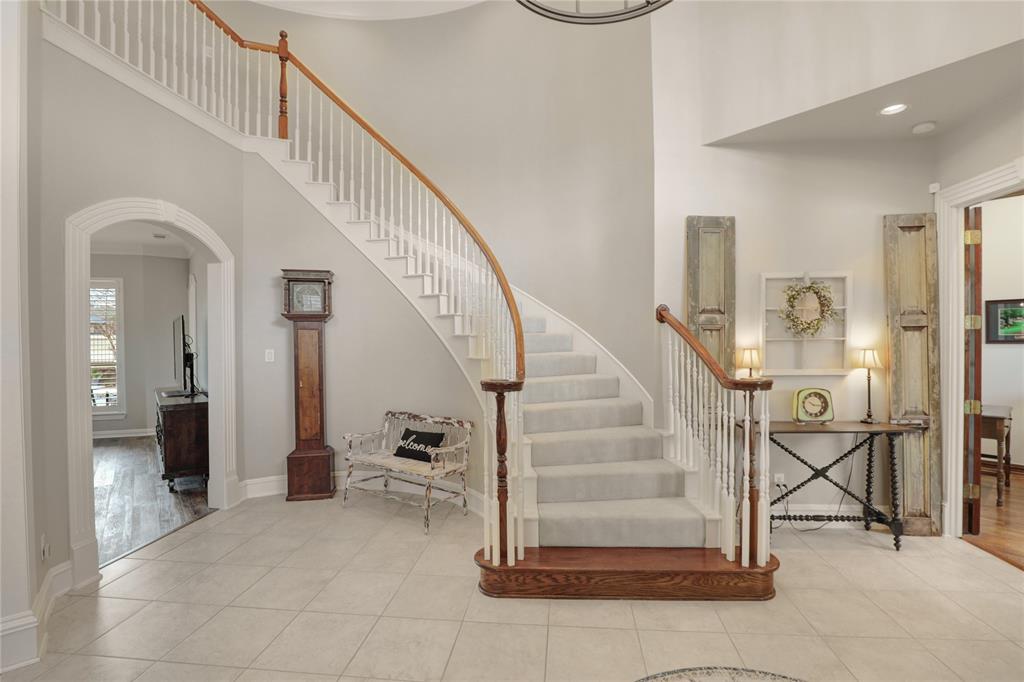 5224 N Meadow Ridge Circle