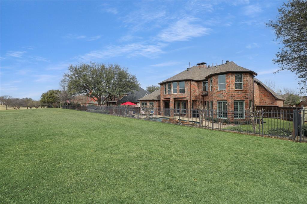 5224 N Meadow Ridge Circle