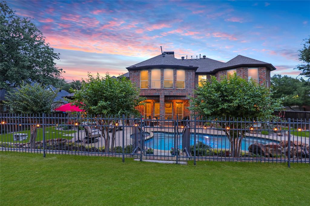 5224 N Meadow Ridge Circle