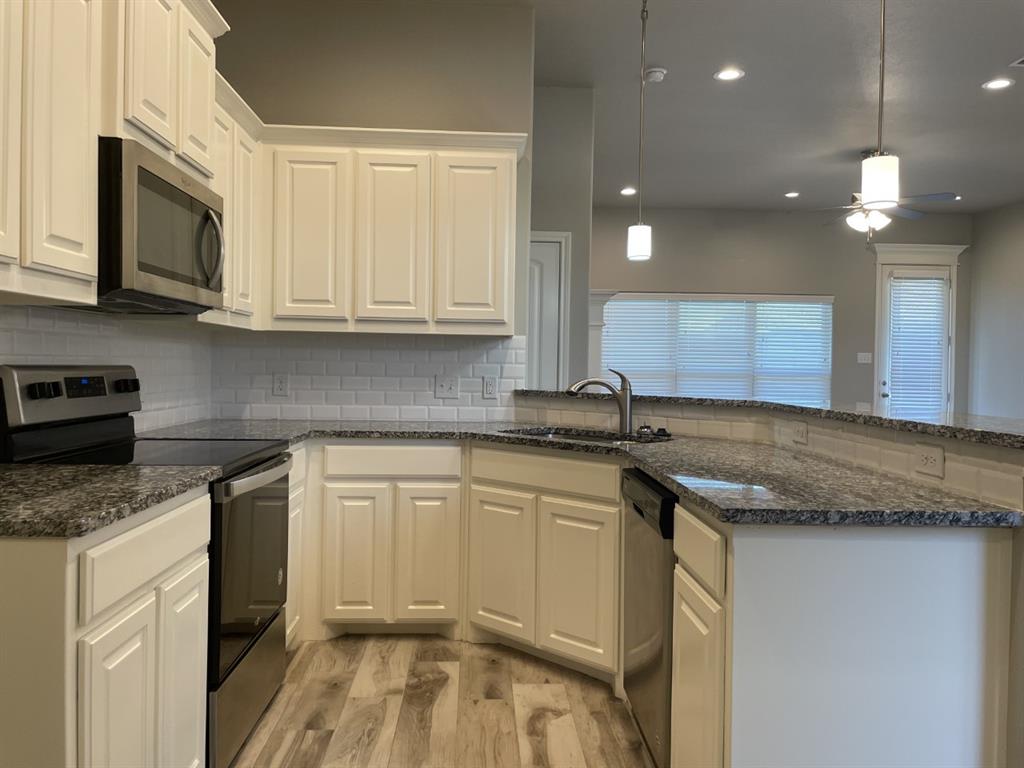 Granbury, Texas 76049, United States, 3 Bedrooms Bedrooms, ,2 BathroomsBathrooms,Residential,Active,125181