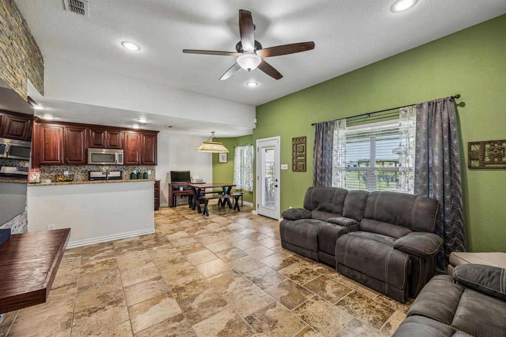 206 King George Way