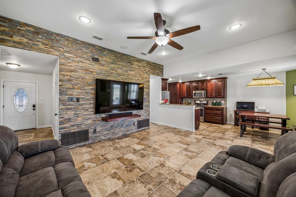 206 King George Way