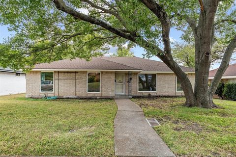 Photo of 518 Flamingo Way, Duncanville, TX 75116 (MLS # 21095493) Photo of 518 Flamingo Way, Duncanville, TX 75116 (MLS # 21095493)
