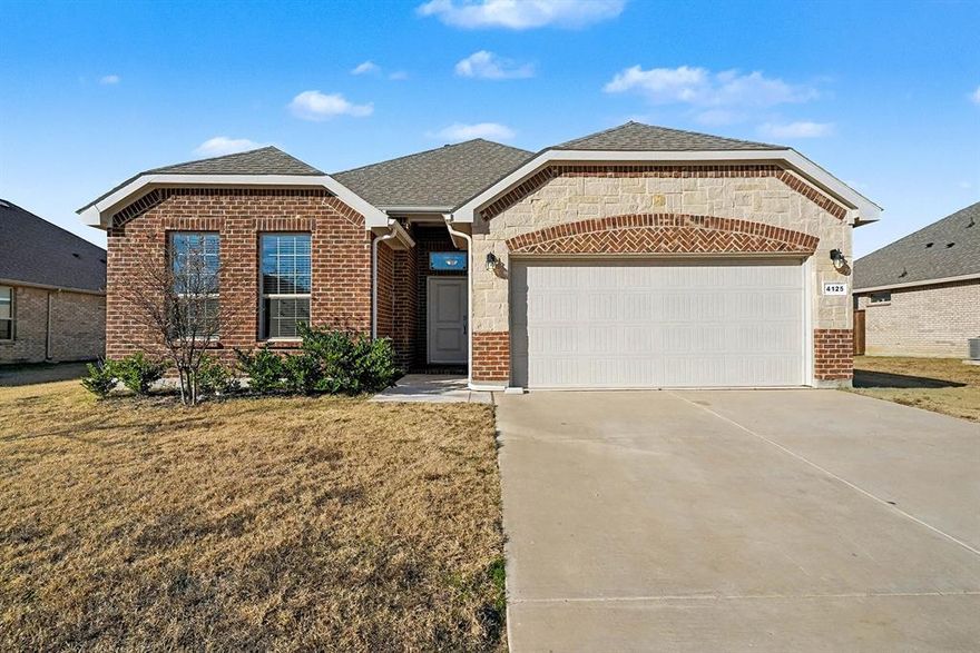 4.75% Rate Assumable FHA with Roam! Welcome to this 4-bedroom, 2-bathroom home located in the charming town of Krum, Texas! Built
in 2022, this modern residence offers comfort and convenience in a quiet, neighborhood. Open
Floor plan and spacious living, kitchen and dining areas. The large primary suite provides a
wheelchair-accessible layout and a ensuite bath. Just a short walk to nearby schools and only
minutes from local amenities, shopping, and dining.