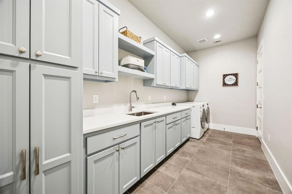 Eastpointe Ter - Residential