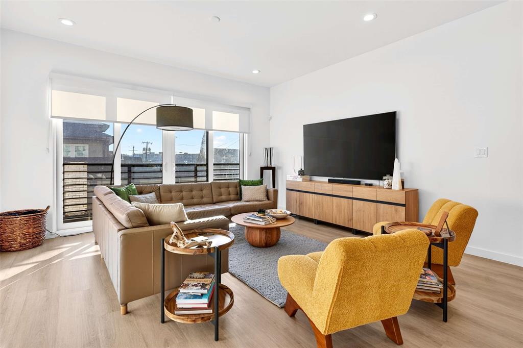 419 W 9th Street 102