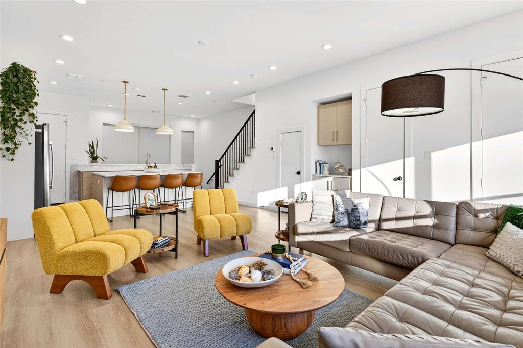 419 W 9th Street 102