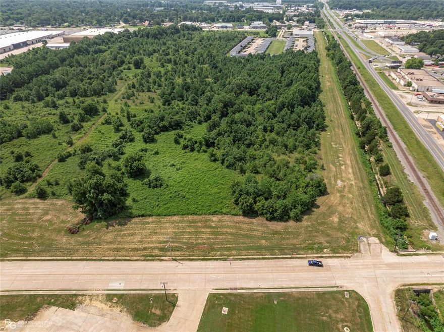 1.97 Acres Zoned I-1 – Industrial Opportunity in Shreveport!
Industrial lot offers prime access to I-49 and major distribution routes. Ideal for warehouse, light manufacturing, or contractor yard use. Utilities available nearby. Zoned I-1 – Light Industrial. Excellent site for commercial trucks, laydown yard, or flex industrial space. LOT 1, MANSFIELD CROSSING SUBDIVISION, UNIT 2, 171423-57-1