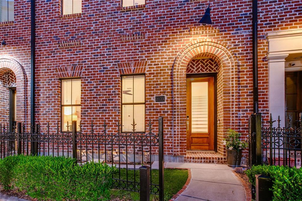 2123 Diversey Street