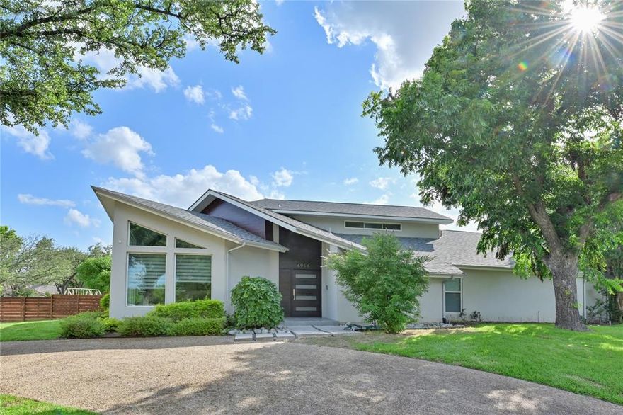 Enjoy the perfect blend of tranquility and convenience in this beautifully situated corner lot property, nestled in a well-established neighborhood. This stunning property boasts an expansive kitchen perfect for culinary enthusiasts, seamlessly flowing into a spacious living room-bar area ideal for entertaining. The open-concept design creates a perfect blend of functionality and style, making it an entertainer's dream home. The backyard of this stunning property is an entertainer's paradise, featuring a perfect spot to relax and cool off during warm weather.