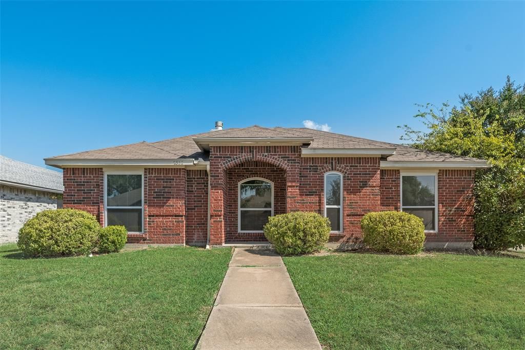 Photo of 2832 Hidden Springs Drive, Mesquite, TX 75181 (MLS # 21092006)
